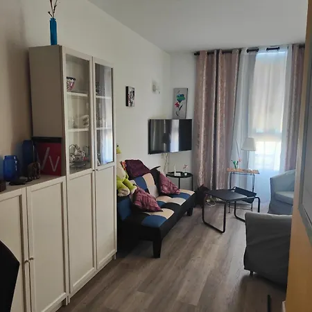 Fantastic 1-bedroom With Sea View شقة