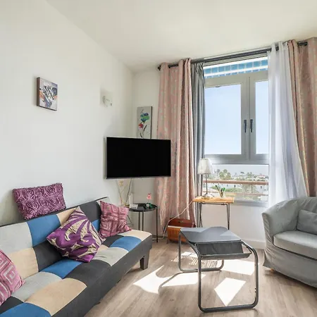 Fantastic 1-bedroom With Sea View *