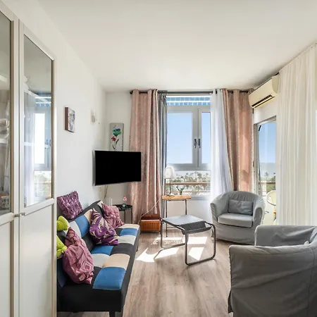 Fantastic 1-bedroom With Sea View *